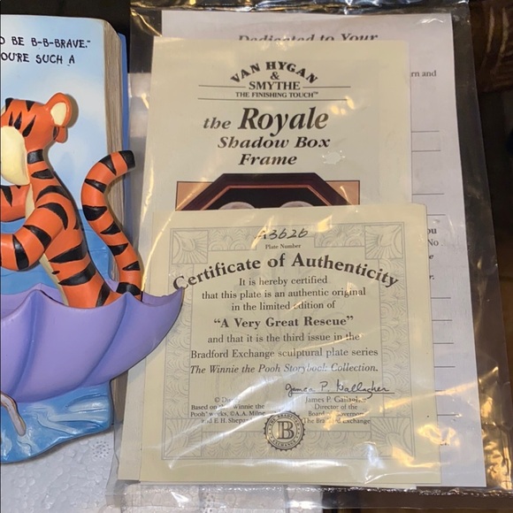 Discontinued Bradford Exchange Winnie The Pooh Book Collection A Very Great Resc - Picture 2 of 5